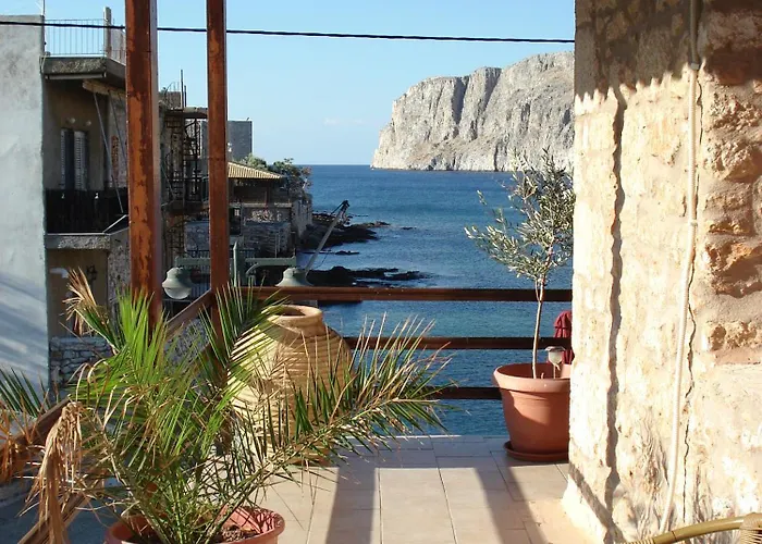 Akrotainaritis Hotel Yerolimin